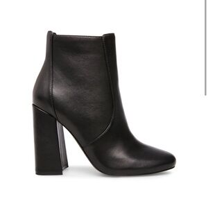 Steve Madden Trix genuine leather black ankle booties 9